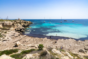 Fototapeta na wymiar Cala Azzurra, one of the most popular beaches of Favignana, Aegadian Islands, Sicily, Italy