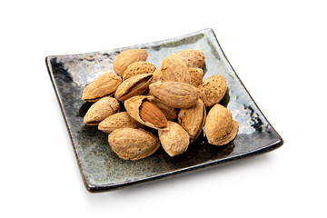 殻付きアーモンド