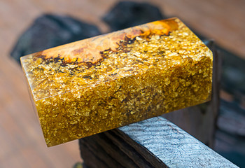 casting epoxy resin burl wood gold color background