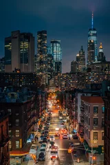 Zelfklevend Fotobehang Uitzicht op de Lower East Side en het financiële district & 39 s nachts, vanaf de Manhattan Bridge in New York City © jonbilous