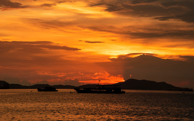 Fototapeta na wymiar Sunset on the beach from Koh Loy Sriracha Chonburi