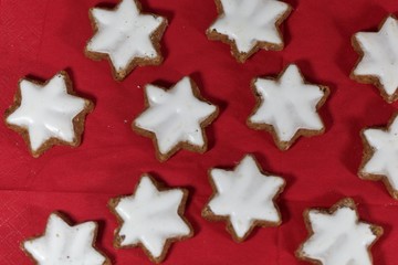 Cinnamon stars with a red background.