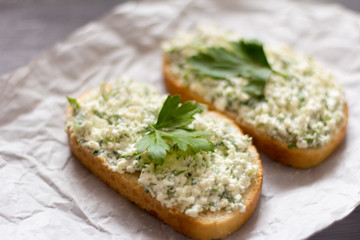 sandwiches with cottage cheese and herbs