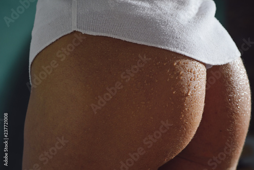 Horny wet crack does not wait Nude girls cellulite bum photos