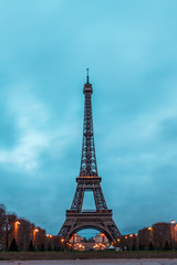 Fototapeta premium Eiffel Tower in the morning against a cloudy sky in winter