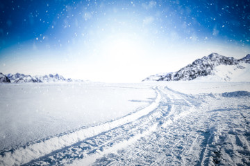 Obraz premium Winter road of free space and snow decoration. 