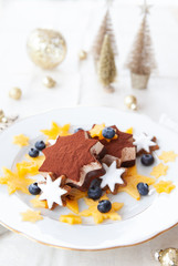 Eiscreme in Sternform mit Blaubeeren