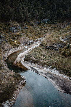Lago di Valvestino im Tal, schl&auml;ngelt sich zwischen den Bergen