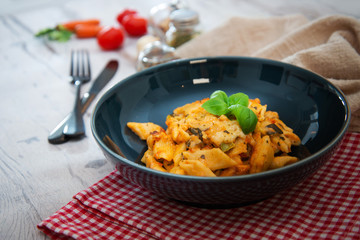 Penne gratin with vegetables, grilled zucchini and marinated tomatoes