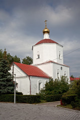 Fototapeta na wymiar Church of the Nativity in Syzran in the territory of the Kremlin. 