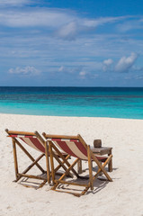 Strandstühle am Strand Atoll Insel Malediven