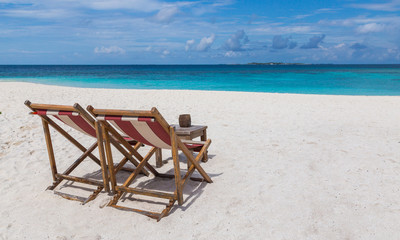 Strandstühle am Strand Atoll Insel Malediven