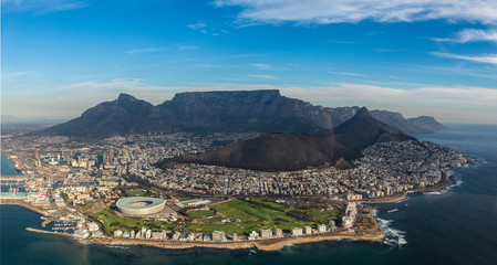 Helicopter flight over Capetown - obrazy, fototapety, plakaty