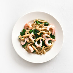 White beech mushrooms with leaves of spinach and shrimps
