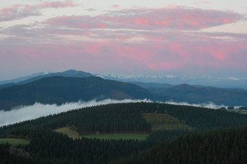Obraz premium Mountains of Bizkaia at sunrise from Mount Ubieta