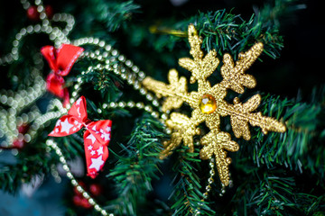 Christmas tree ornament gold snowflake