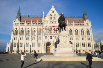 Fototapeta premium BUDAPEST, HUNGARY - DECEMBER 29, 2017: Exterior of Hungarian Parliament Building in Budapest on December 29, 2017.