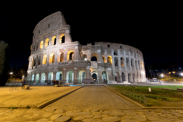 Fototapeta na wymiar Colosseo di notte