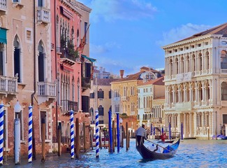 Fototapeta na wymiar Canale Grande in Venedig mit einer Gondel