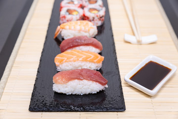 Sushi, a typical Japanese food prepared with a base of rice and various raw fish such as tuna, salmon, shrimp and sea bream. To which is added, according to the variants. 