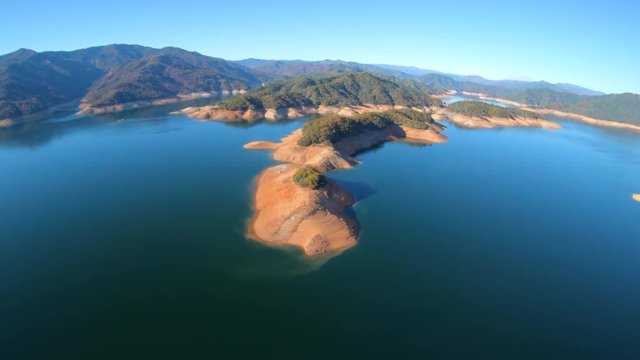 Shasta Lake Reservoir Low Water Levels Bright Sand Amazing Calm Water Aerial Flyover