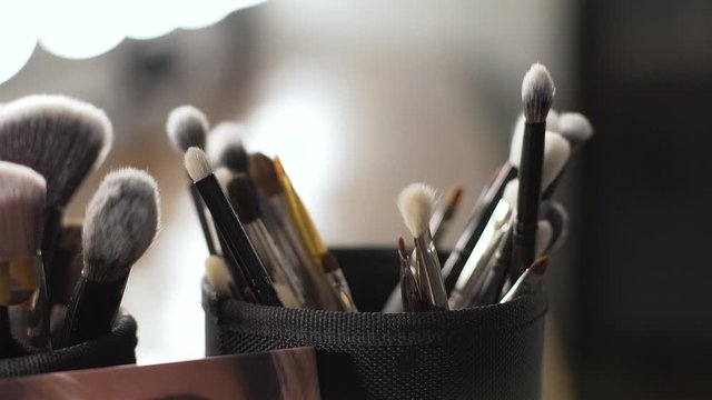 makeup brushes and make-up brushes