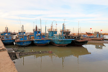 Fototapeta na wymiar fishing boats docked