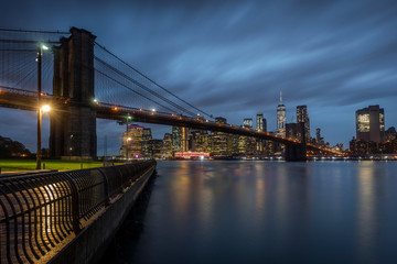 Fototapeta na wymiar Brooklyn Bridge at a rainy night