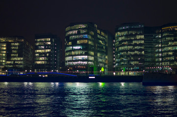 Obraz premium Commercial and company offices across the river thames