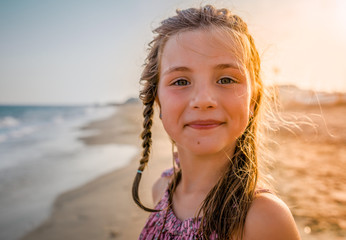 Kind am Strand