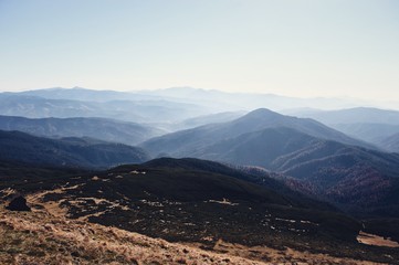 Obraz premium Mountain peak and horizon in fog