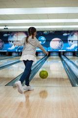 Fototapeta na wymiar Young girl playing bowling