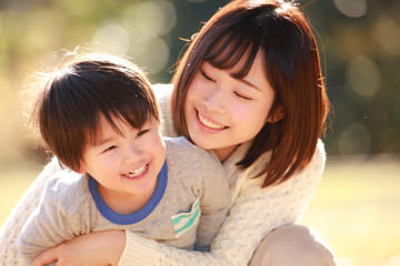 笑顔の親子