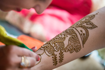 applying henna , bride, Hindu wedding ,Rajasthan, India