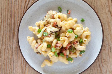 Macaroni and Cheese with Cauliflower and Ham