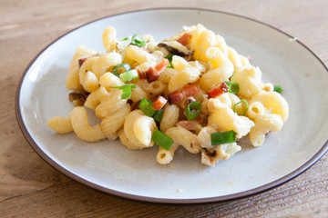 Macaroni and Cheese with Cauliflower and Ham