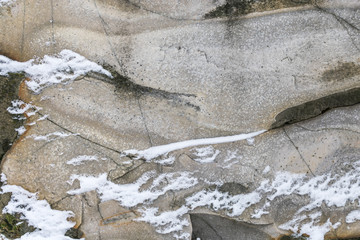  White snow on a large natural stone