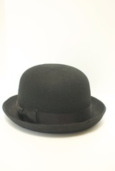 黒いボーラーハット