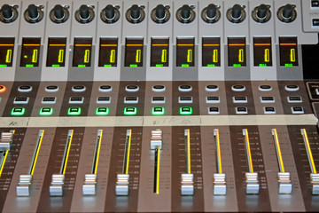 Audio equipment knob