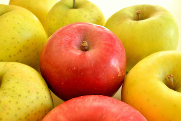 Red apples and yellow apples