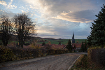 Ortschaft im Herbst