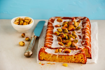 Lemon cake with pishtachios