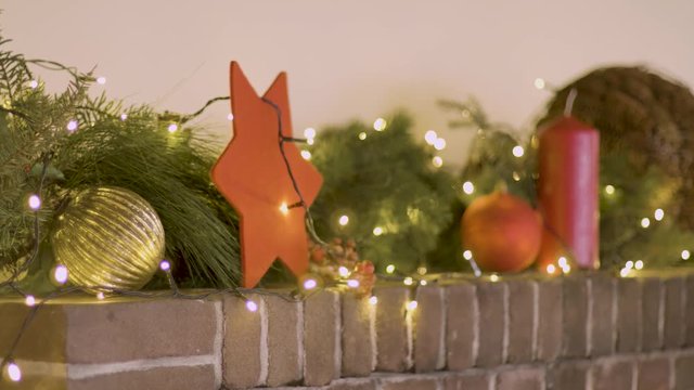 Christmas decorations on a chinmey in the Living room.