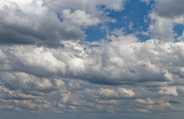 Wolken mit blauem Himmel