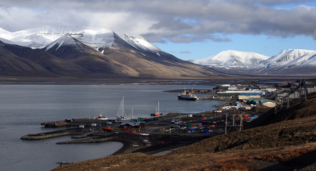 Port in Longyearbyen, Adventfjord, Svalbard © Jan Piotr