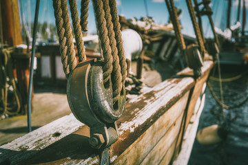 Detail eines alten Seglers im Museumshafen Greifswald
