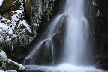 Fototapeta premium 冬の薄衣の滝