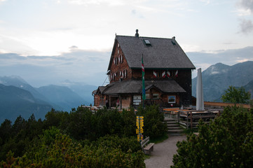 Fototapeta na wymiar Peter Wiechenthaler Hütte 2