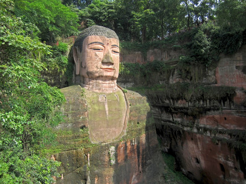 Leshan Giant Buddha.The world's largest stone carving Buddha statue (71 metres tall), 8th century CE ; in Leshan, Lingyun Shan Mountain, Sichuan China. UNESCO World Heritage Site