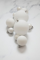 Fototapeta na wymiar Christmas composition. white festive ball decorations on a marble background